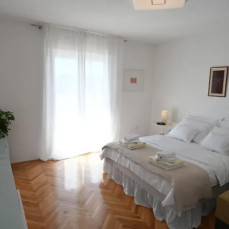 New Comfortable Vesna Apartment