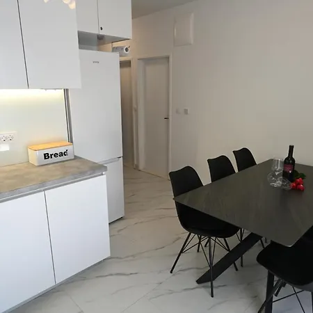 New Comfortable Vesna Apartment